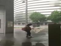 东京下雨 淋湿巴黎_笑翻！日本乒乓球爆冷输朝鲜队，张本智和心碎，东京下雨淋湿巴黎