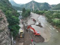 暴雨冲断东北小城通信_暴雨冲断东北小城通信，“各家孩子父母从各地往回赶”