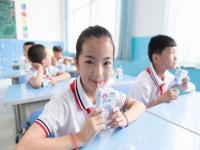 学校为什么不能带牛奶_学校禁止带牛奶面包怎么投诉