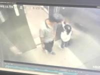 警方通报电梯内小女孩被捂嘴抱走_14岁男孩电梯内将女孩捂嘴并抱走，警方通报→