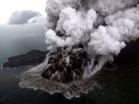 印尼火山喷发在什么岛_印尼火山喷发为什么有闪电