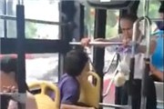 女生公交未让座被老人怒骂视频 反驳：月经也要写脸上？！