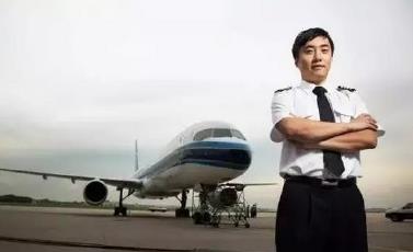 中国女游客在越南被扣留侮辱 机长刘小鲁:我一定带你安全回国