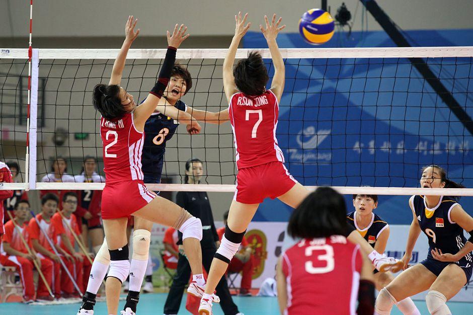 中国女排晋级四强 3:2逆转巴西 祝贺！奥运比赛图