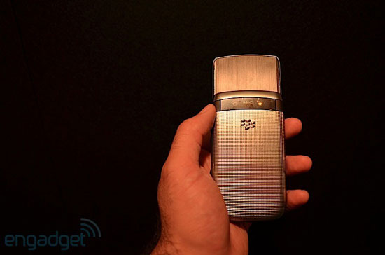 黑莓推出三款OS7系统新手机9810/9850/9900