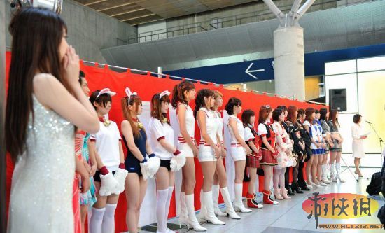 2011东京电玩展首日展会Showgirl及场内实照