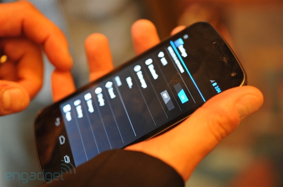 Android 4.0附体 Galaxy Nexus真机图赏