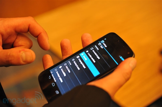 Android 4.0附体 Galaxy Nexus真机图赏