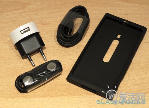 拆包时间到 这次目标是诺基亚Lumia 800！