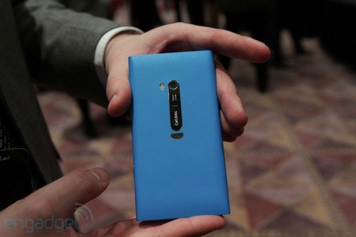 [多图]4.3英寸WP旗舰 诺基亚Lumia 900真机赏