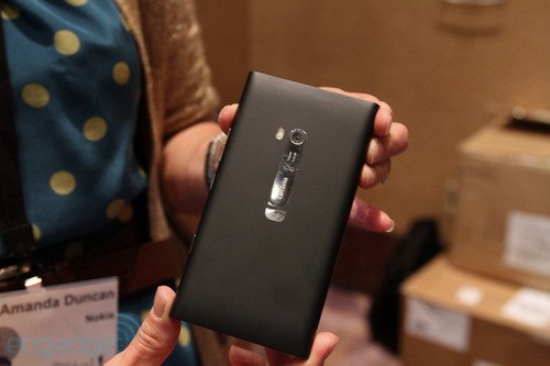 [多图]4.3英寸WP旗舰 诺基亚Lumia 900真机赏