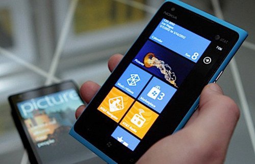 [多图]4.3英寸WP旗舰 诺基亚Lumia 900真机赏