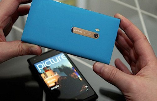 [多图]4.3英寸WP旗舰 诺基亚Lumia 900真机赏