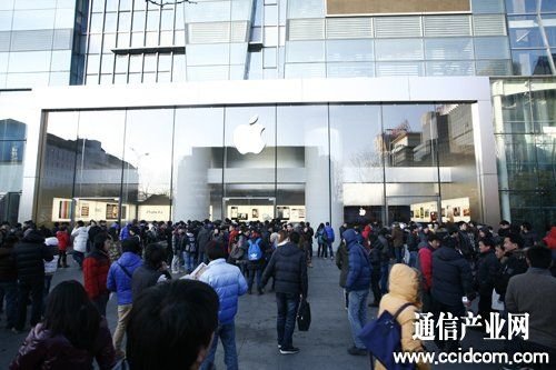 消费者投诉iPhone 4S压货不售 工商局调查取证