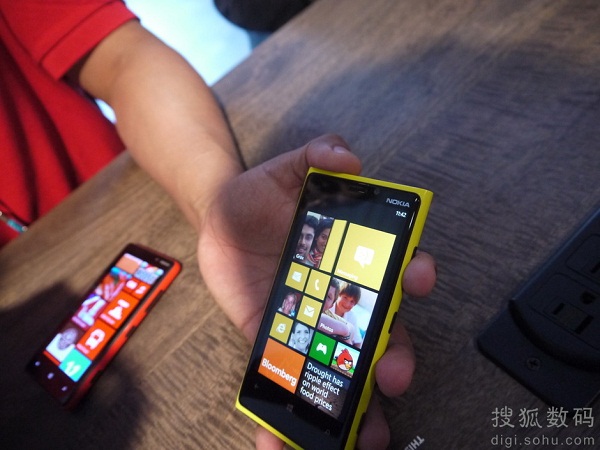 诺基亚WP8手机Lumia 920最大卖点是照相功能