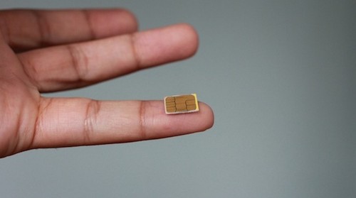 神人曝光布iPhone 5 Nano SIM剪卡教程