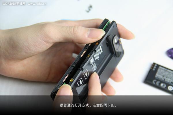 Lumia 820拆解 做工依旧严谨