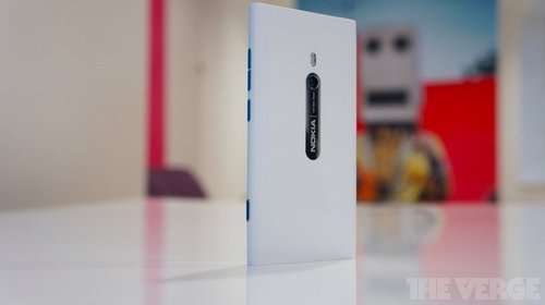 诺基亚Lumia928首次泄露 内置千万像素镜头