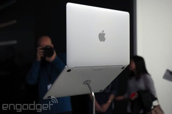 12寸苹果全新MacBook现场体验：真的好薄