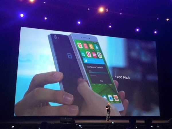 越南首款智能手机Bphone今日发布