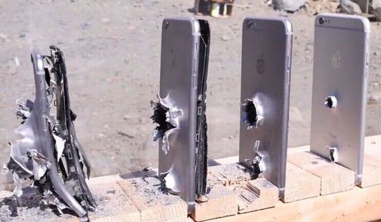 土豪任性试验：AK47一次能射穿几台iphone