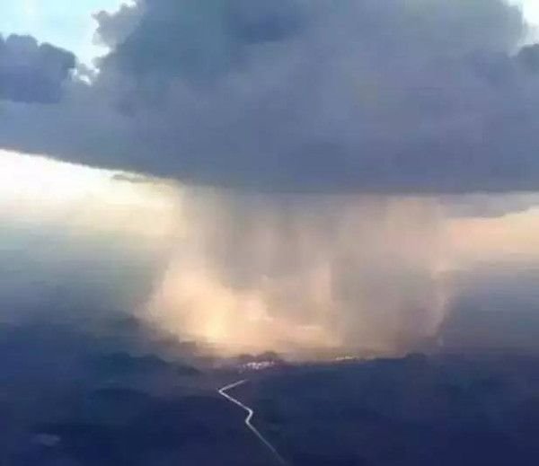 在飞机上看下雨：原来雨是这样下的