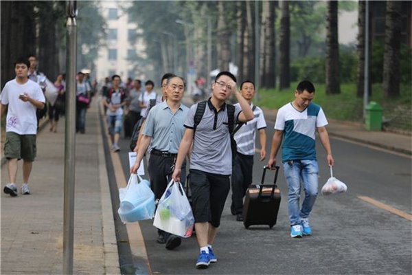 又到开学季：大一新生数码产品平均消费5000元