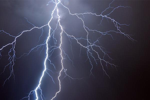 下雨天为什么电器不能开？下雨天怎么保护家电