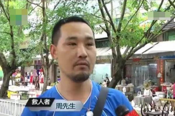 女子被男友当街割喉 路人夺刀救人