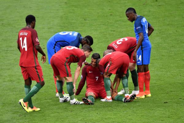 欧洲杯总决赛c罗受伤哭成泪人含泪下场 贝尔第一时间送祝福【图】