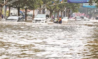 北方进入暴雨模式 暴雨已淹没大街小巷【汛情现场大图】