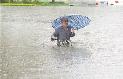 北方进入暴雨模式 暴雨已淹没大街小巷【汛情现场大图】