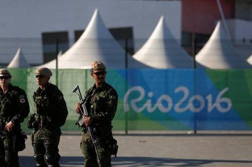 中国警察现身里约奥运会 五星红旗在里约奥运村升起【图】