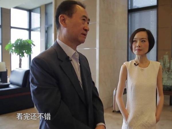 中国首富王健林办公室内景曝光：桌上摆着和老婆及王思聪合影【图】