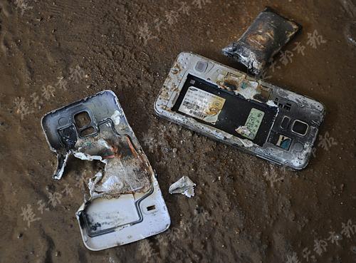 手机自燃下肢烧伤 网购499元手机还没用两天就坏了