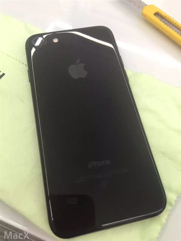 iphone 7黑色和亮黑色真机开箱对比图 配图亮点自寻