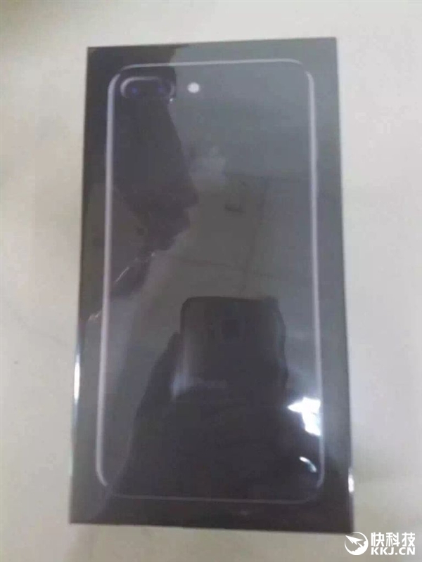 iphone 7黑色和亮黑色真机开箱对比图 配图亮点自寻