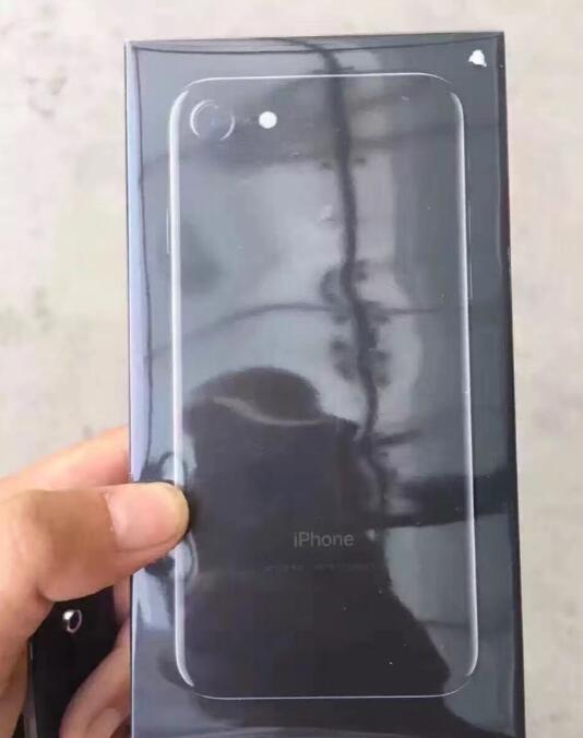 iPhone 7亮黑版和黑版有什么区别？亮黑版独享黑色盒子