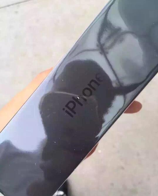 iPhone 7亮黑版和黑版有什么区别？亮黑版独享黑色盒子