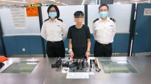 少女带枪弹入关 只因其母听说水客带货利润大