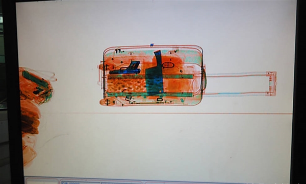 略污：从电脑里看过安检的人和行李【图】