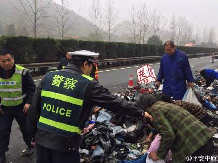 您的快递已被烧毁 京港澳高速咸宁货车突发大火村民纷纷抢货【图】