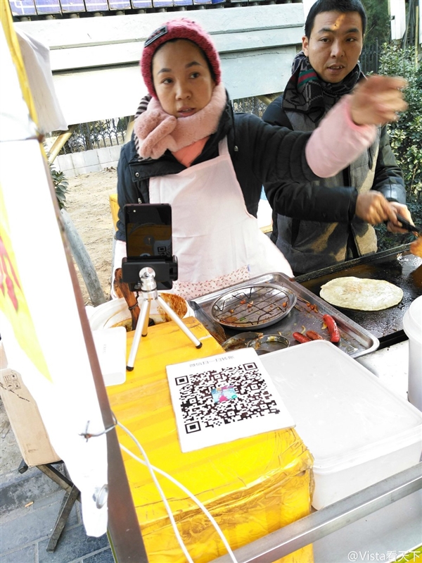 卖鸡蛋灌饼用互联网思维横扫街边小摊？！网友：开发城管雷达app