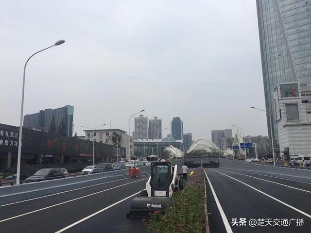 亚洲规模最大城市交通综合体建成，武汉光谷鲁磨路通道通车