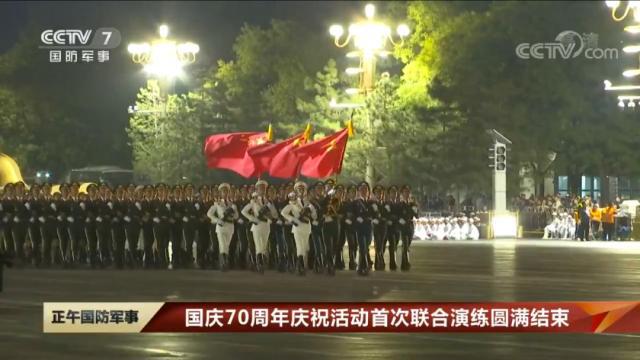 继北京的天空被飞机“刷屏”后，昨晚烟花照亮夜空！