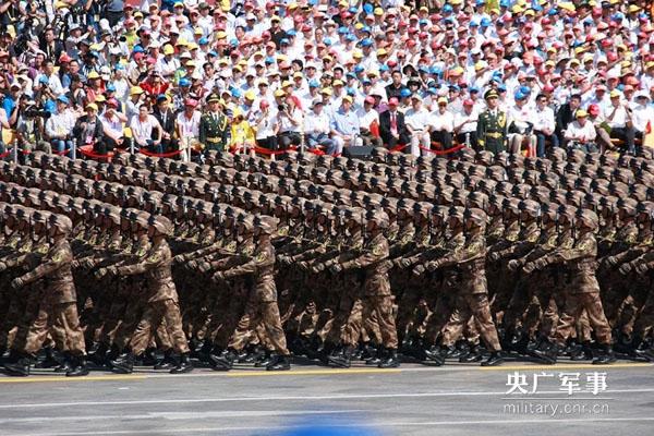 70周年阅兵档案:第一次举行抗战胜利日阅兵 盘点新中国大阅兵震撼画面