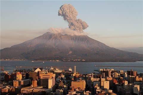 日本樱岛火山喷发怎么回事？烟尘高达4200米（附火山喷发现场视频图片）