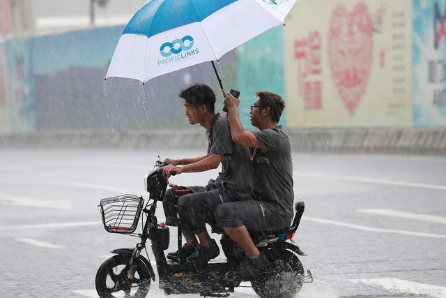 平顶山暴雨亲历者:雨不停不敢睡 平顶山暴雨最新详情报道