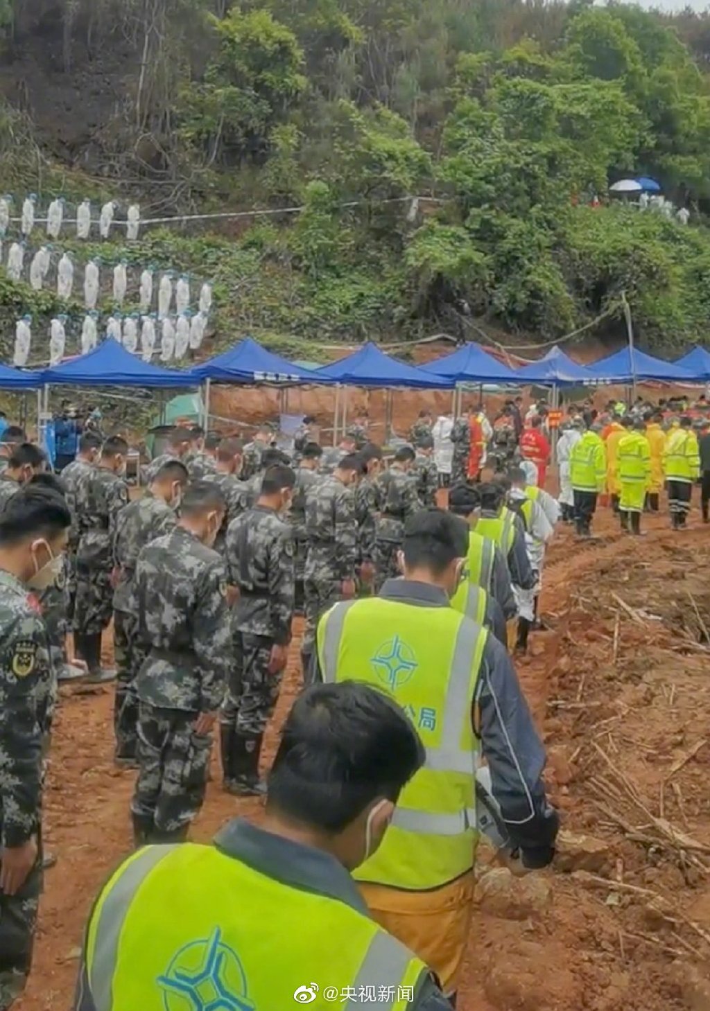 第二部黑匣子是飞行数据记录器 数据存储单元外观较完好