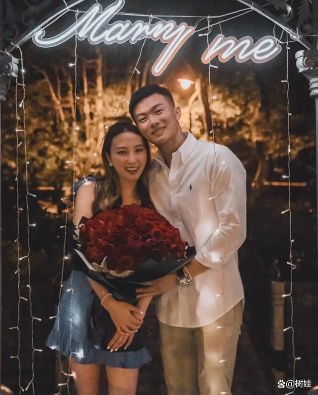 何超云未婚夫是谁姓什么 douglas个人简介资料 何超云未婚夫是几年出生